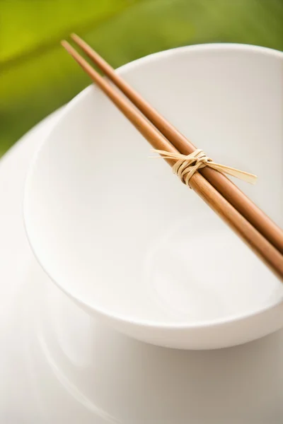 上一个空碗筷子 — 图库照片