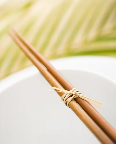 上一个空碗筷子 — 图库照片