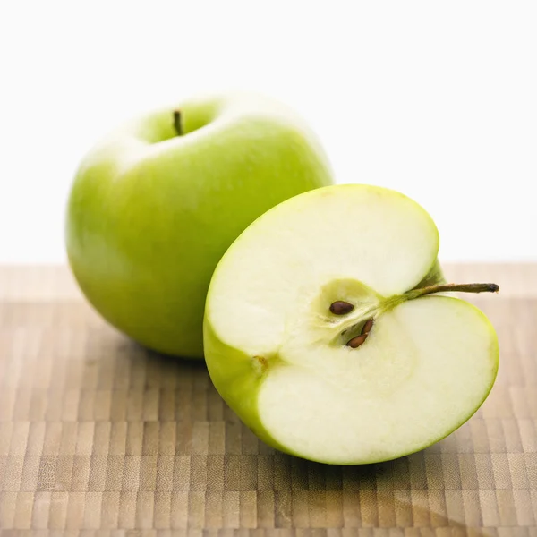Zielone jabłko. — Zdjęcie stockowe
