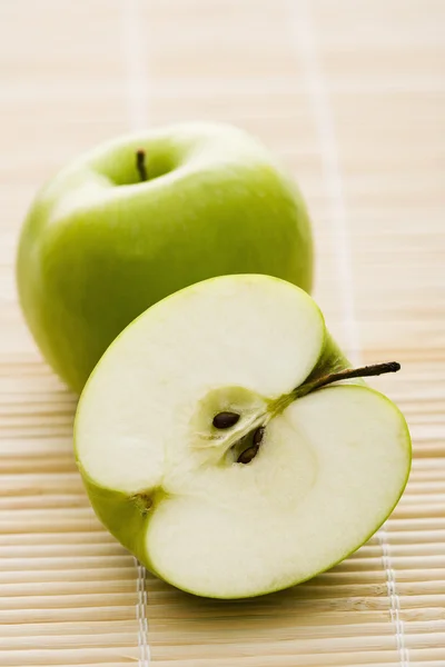 Зелені яблука . — стокове фото