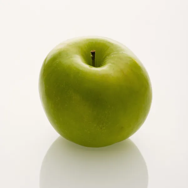 Зеленое яблоко . — стоковое фото