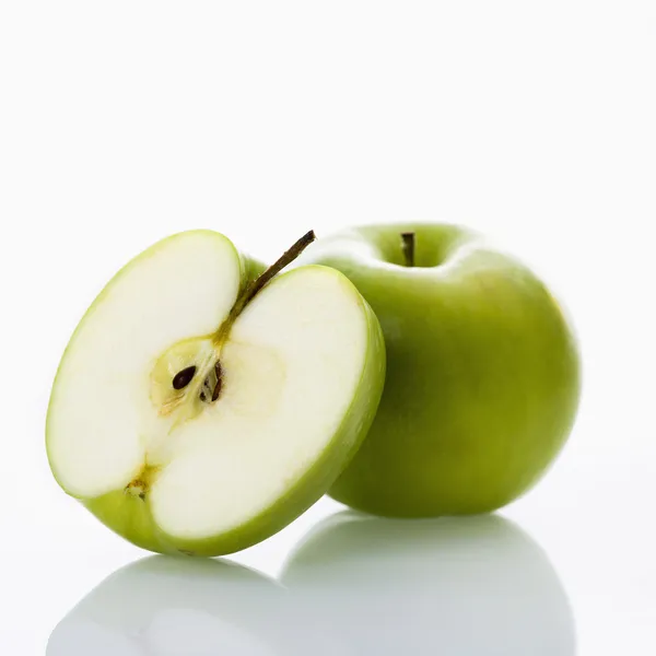 Manzanas sobre blanco . Imagen De Stock