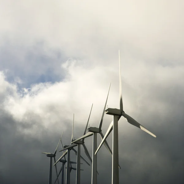 Fila de turbinas eólicas. —  Fotos de Stock
