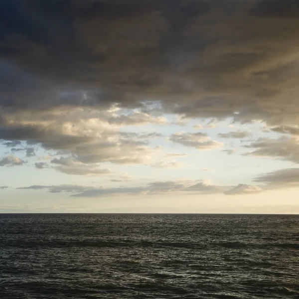 Ειρηνικό Ωκεανό και σύννεφα. — Φωτογραφία Αρχείου