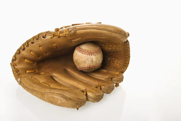 Honkbal in handschoen. — Stockfoto