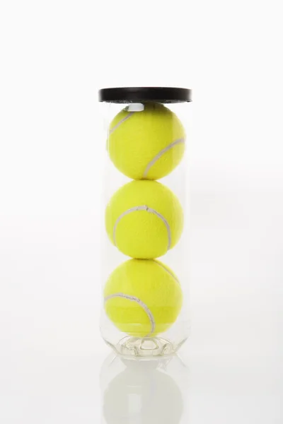 Новые теннисные мячи . — стоковое фото