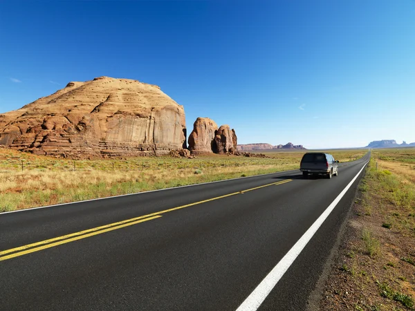 Пустынная дорога. — стоковое фото