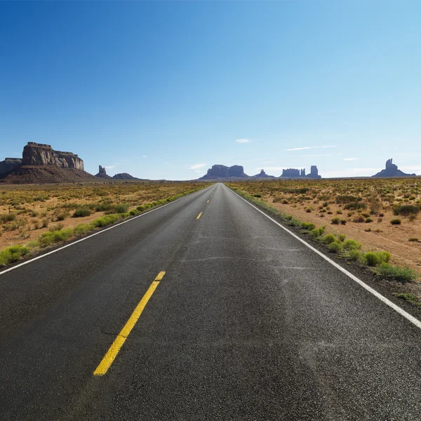 Γραφική αυτοκινητόδρομο της ερήμου. — Φωτογραφία Αρχείου
