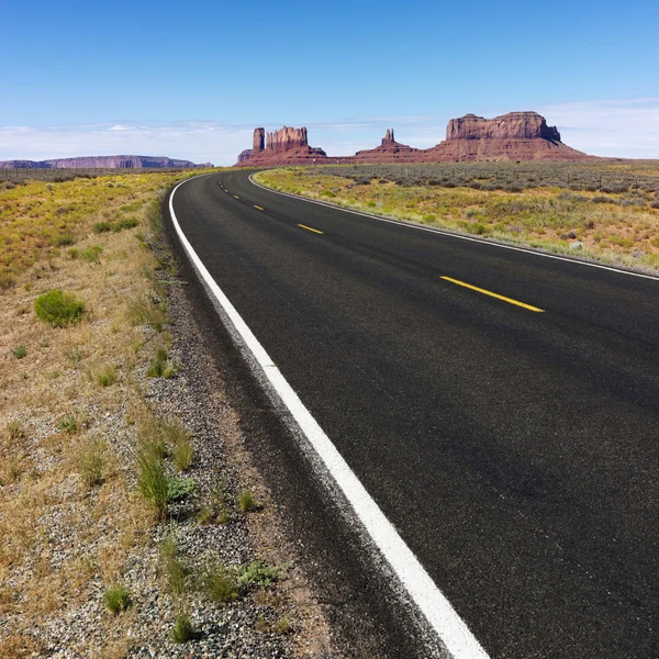 Landelijke woestijn weg. — Stockfoto