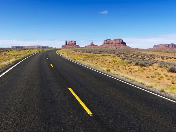 Сценическая пустынная дорога . — стоковое фото