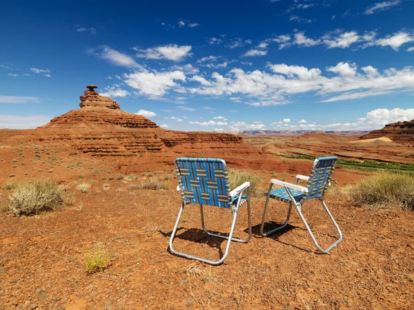 Cadeiras no deserto . — Fotografia de Stock