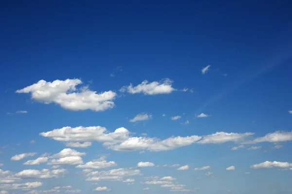 Bolyhos felhők. — Stock Fotó