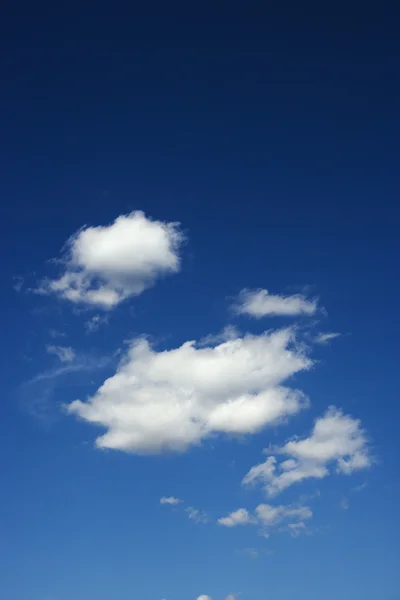 Nubes en el cielo azul. —  Fotos de Stock
