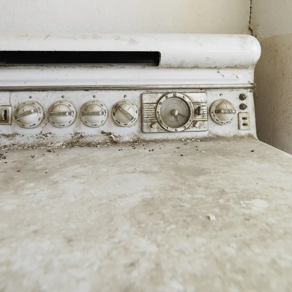 Velho fogão sujo . — Fotografia de Stock