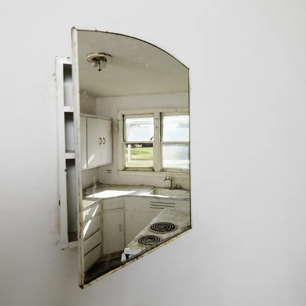 Keuken in spiegel. — Stockfoto