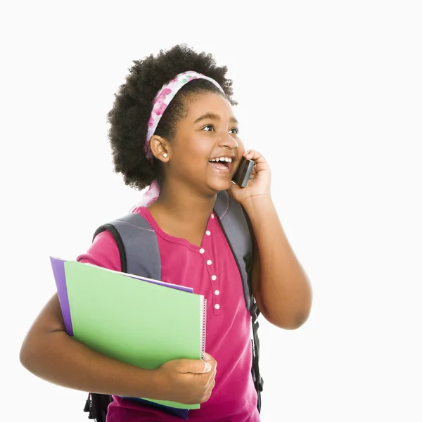 Schoolmeisje met telefoon. — Stockfoto