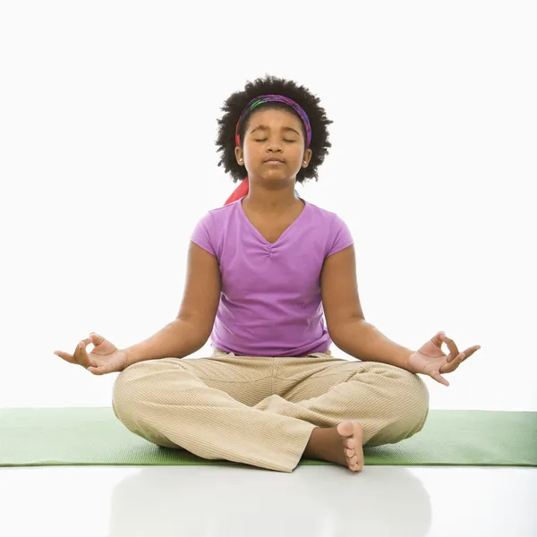 Meisje mediteren. — Stockfoto