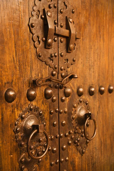 Porte in legno e metallo . — Foto Stock