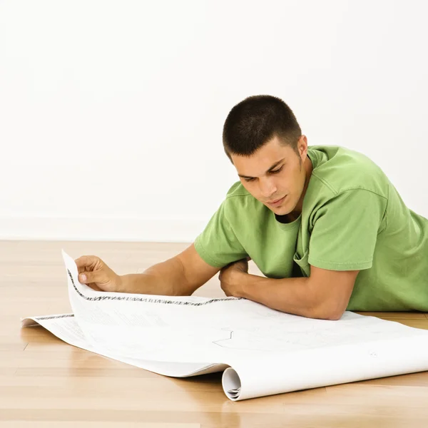 Man reading blueprints. — Stock Photo, Image