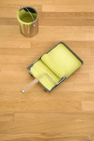 Paint and roller in tray. — Stock Photo, Image