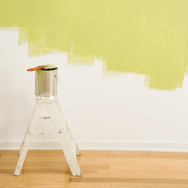 Paint can on ladder. — Stock Photo, Image