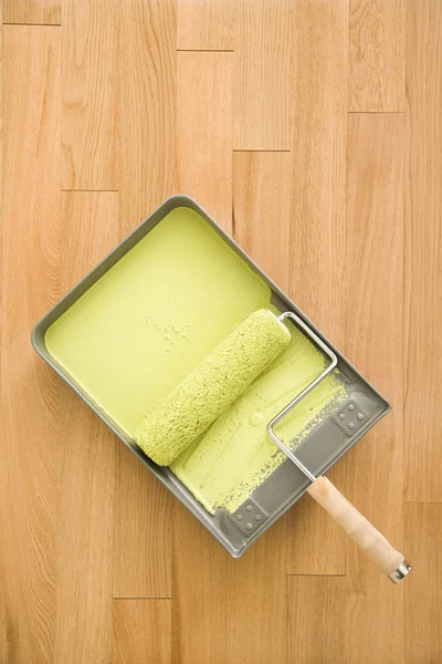 Paint roller in tray. — Stock Photo, Image