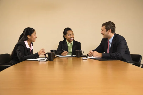 Empresários a falar. — Fotografia de Stock