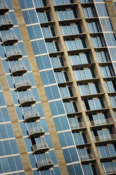 Edifício urbano alto — Fotografia de Stock