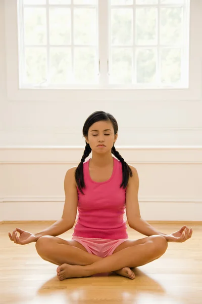 Meditál nő — Stock Fotó