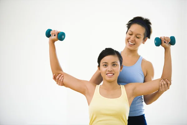 Ženy a fitness instruktor — Stock fotografie