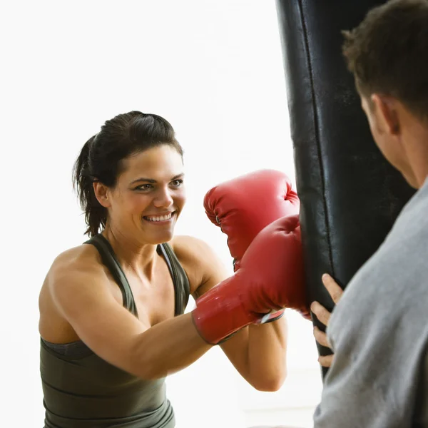 Kadın fitness eğitimi — Stok fotoğraf
