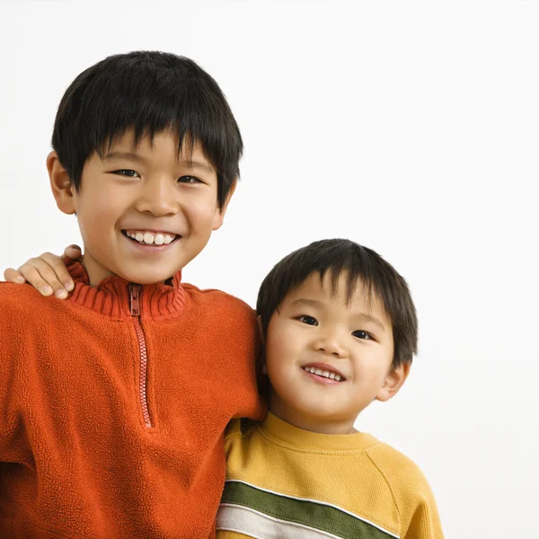Irmãos asiáticos — Fotografia de Stock