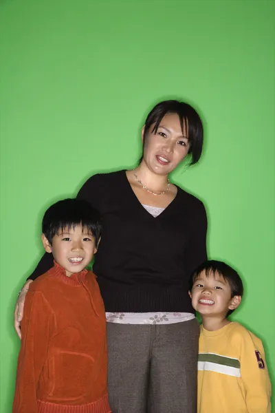 Moeder en zonen — Stockfoto