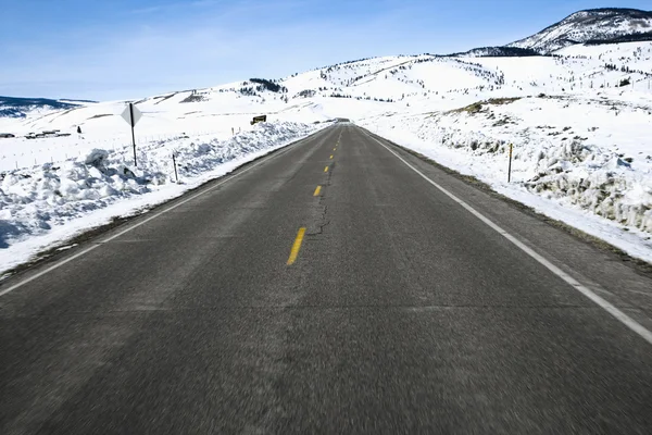 Colorado cesta v zimě. — Stock fotografie