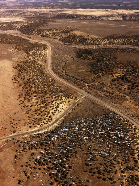 Δρόμους μέσα από ένα έρημο τοπίο — Φωτογραφία Αρχείου
