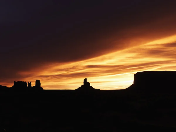 Pôr do sol em Monument Valley. — Fotografia de Stock