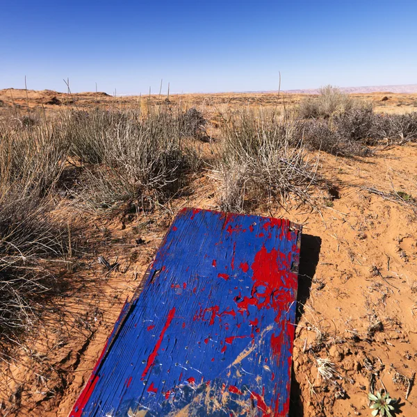 Dřevěné prkno v arizonské poušti. — Stock fotografie