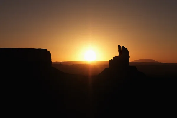 Monument valley mesa slunce krajina. — Stock fotografie