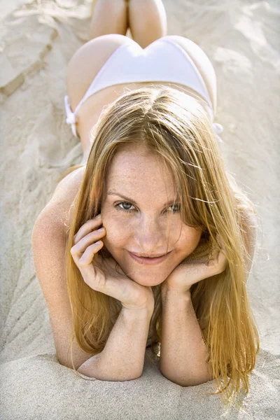 Sexy vrouw in bikini. — Stockfoto