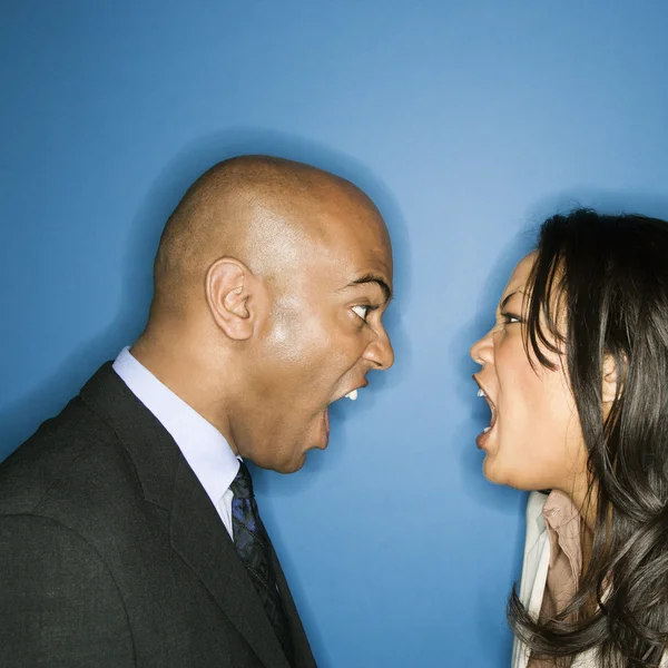 Empresários a gritar uns com os outros . — Fotografia de Stock