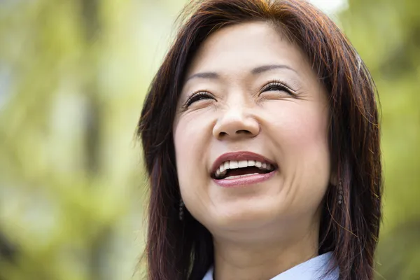 Sorrindo asiático mulher — Fotografia de Stock