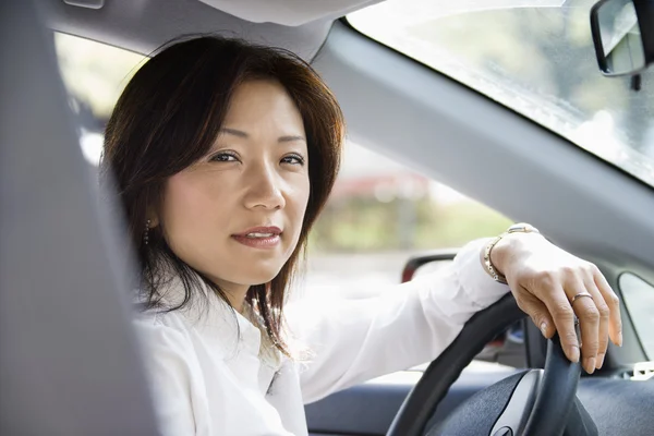 Mulher no volante — Fotografia de Stock