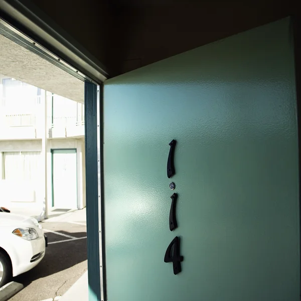 Motel zelený dveře. — Stock fotografie