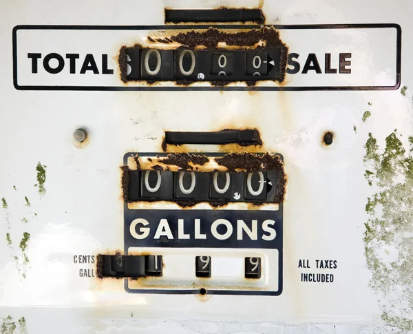 오래 된 녹슨 가스 미터 — 스톡 사진