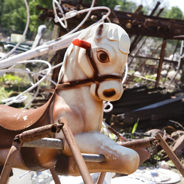 Velho cavalo de brinquedo — Fotografia de Stock