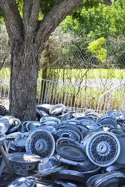 Stacks of hubcaps on ground. — Stock Photo, Image