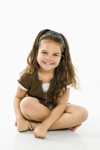 Pequeña chica hispana sonriente . —  Fotos de Stock