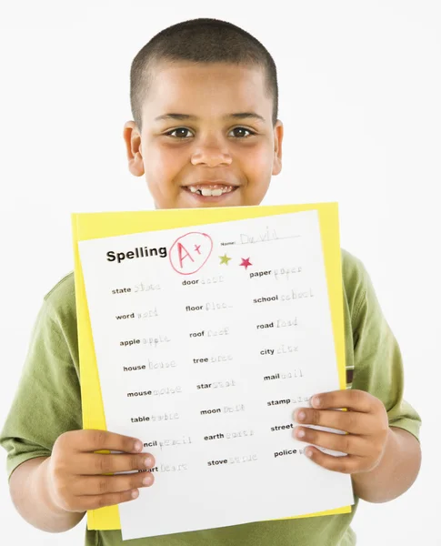 Sorrindo hispânico menino segurando lição de casa . — Fotografia de Stock