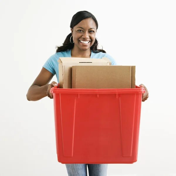 Kvinna återvinning — Stockfoto