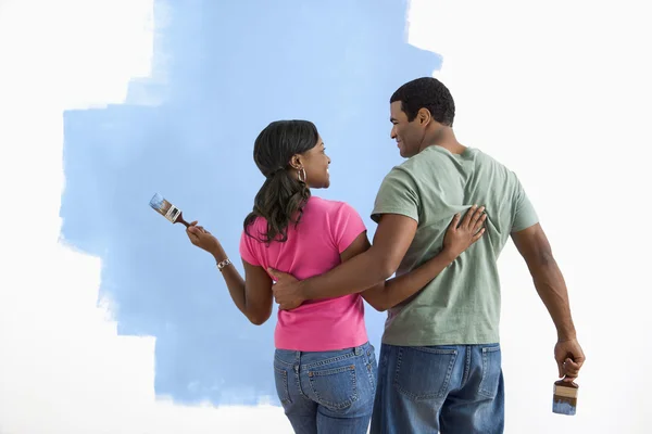 Άνδρας και γυναίκα συζήτηση εργασία χρωμάτων. — Φωτογραφία Αρχείου
